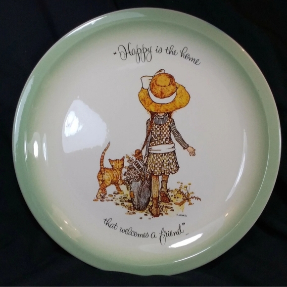 American Greetings Other - Holly Hobbie Collectors Edition PLATE "Happy is the home that welcomes a friend"